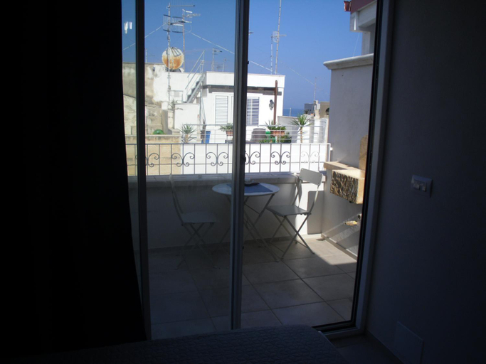 Others 5, Romi', Bari