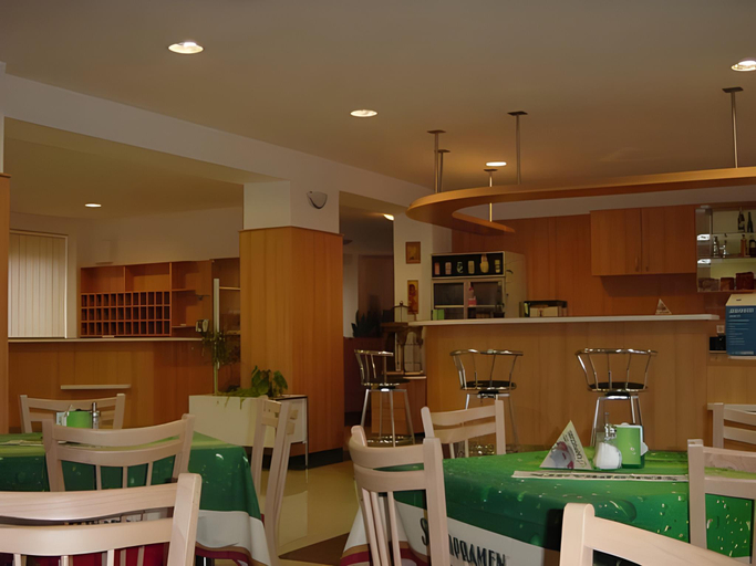 Food & Drinks 5, Hotel O.K. 1, Beroun