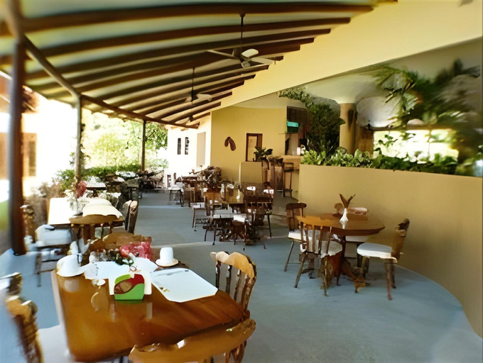 Food & Drinks 5, Club del Mar Oceanfront, Garabito
