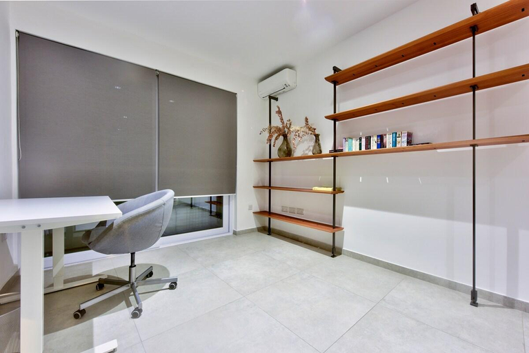 Bedroom 3, Modern 3 BED & 2 BTH APT Sliema