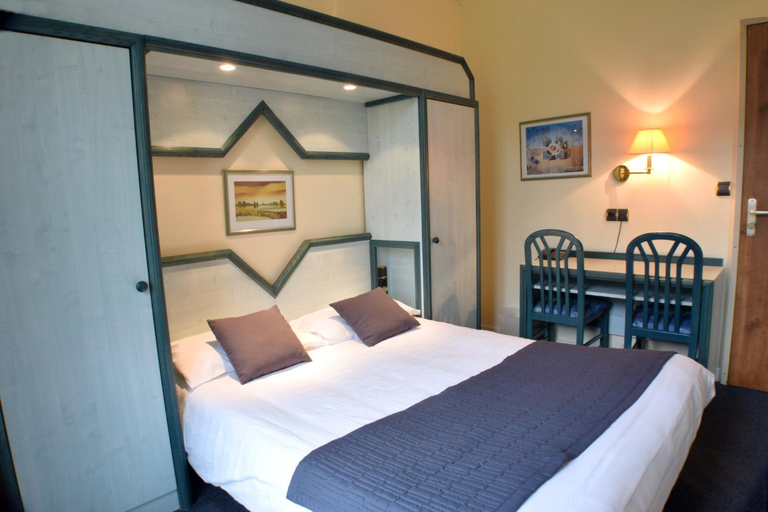 Bedroom 2, Hotel Le Beau Site, Isère