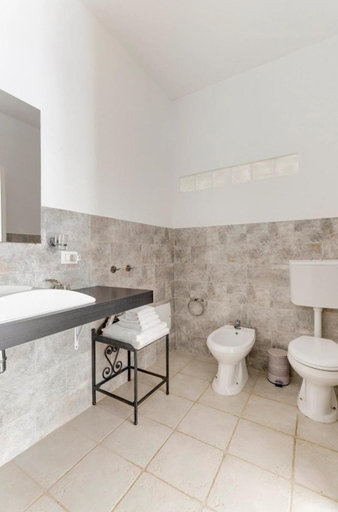 Bathroom 2, Domu Prexada B&B, Cagliari