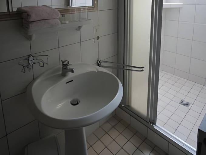 Bathroom 3, Boutique Hotel Restaurant Hollerather Hof, Euskirchen