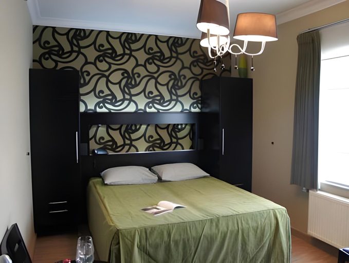 Bedroom 3, Belrom Hotel, Limburg