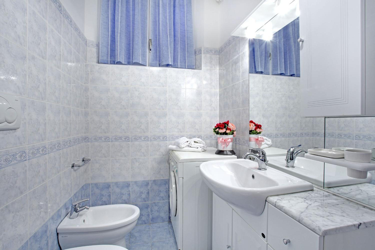 Bathroom 2, Grimaldi Apartments San Marco & Castello, Venezia