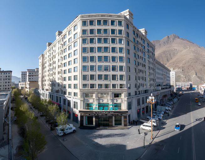 Exterior & Views