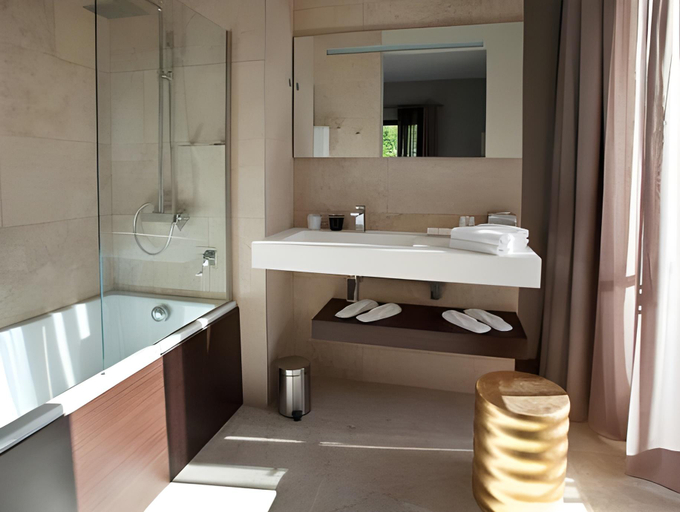 Bathroom 4, Logis Hotel Villa C Hotel, Cher