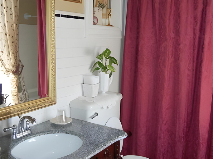 Bathroom 3, Schuster Mansion Bed & Breakfast, Milwaukee
