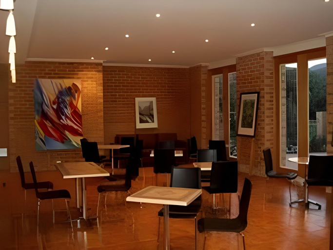 Food & Drinks 5, Bright on Track, Alpine - East