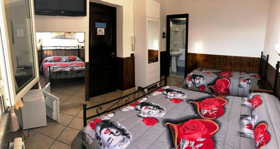Others 2, Camere Sul Mare, Rome