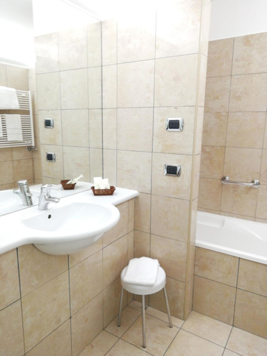 Bathroom 4, Delta Hotel, Milano