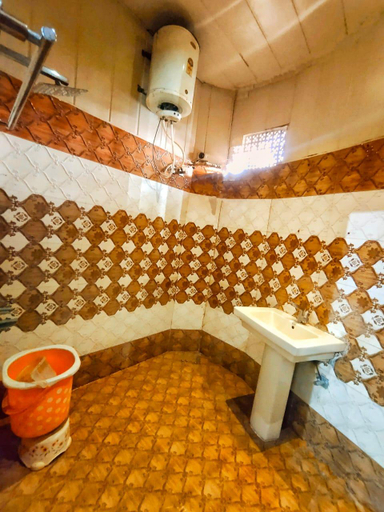 Bathroom, Goroomgo Hotel Revoli Amritsar, Amritsar