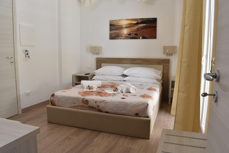 Others 2, B&B Vicomare, Crotone