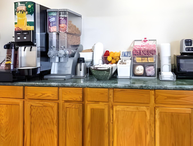 Food & Drinks 5, Knights Inn - Crawfordsville, IN, Montgomery