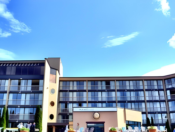 Exterior & Views