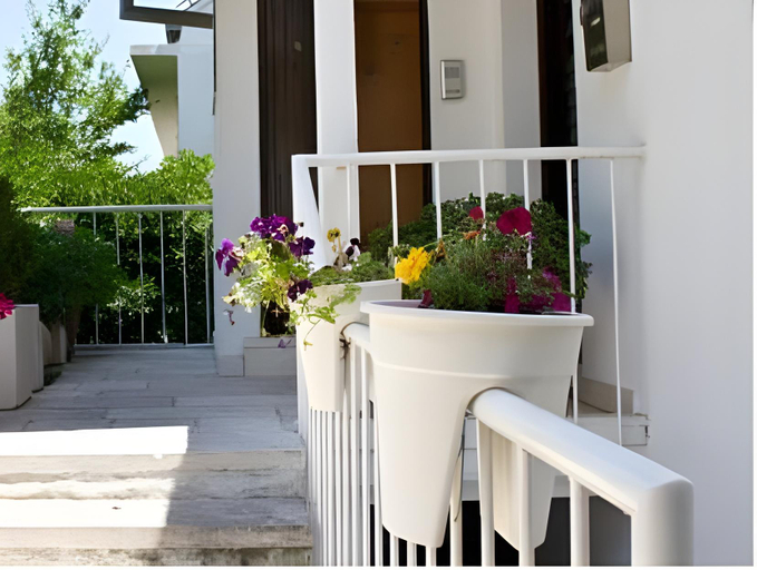 Others 3, Guesthouse F, Split