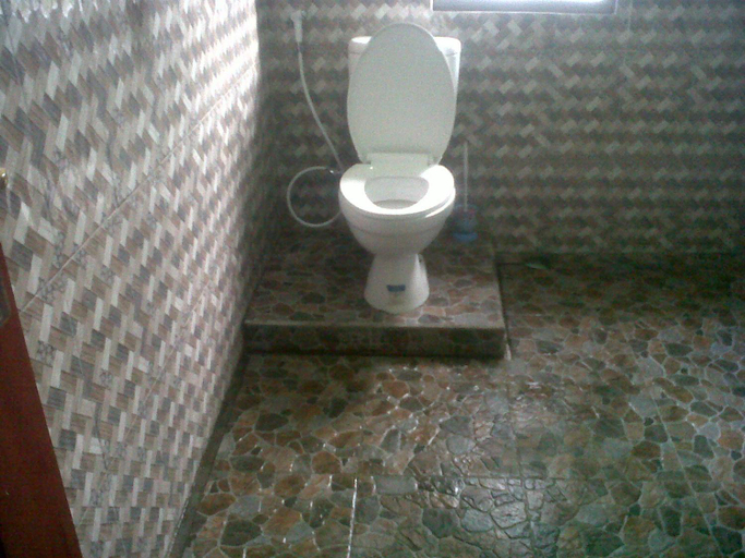 Bathroom 4, Cinnamon Guest House, Ngada