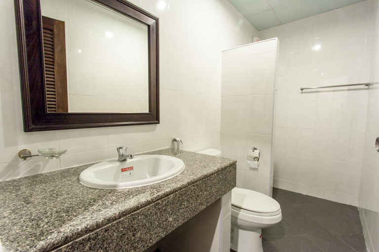 Bathroom 5, Surin Sunset Hotel, Phuket Island