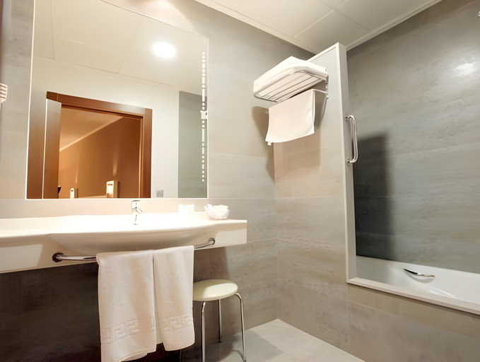 Bathroom 3, Hotel Fuente El Cura, Alicante