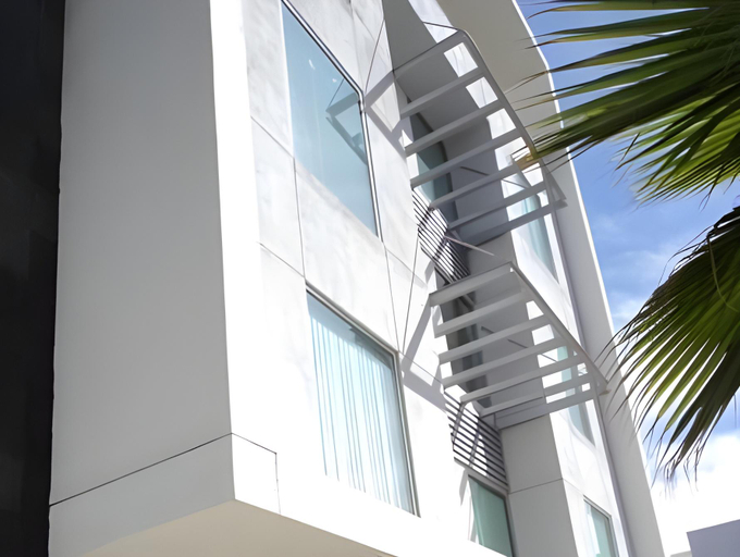 Exterior & Views