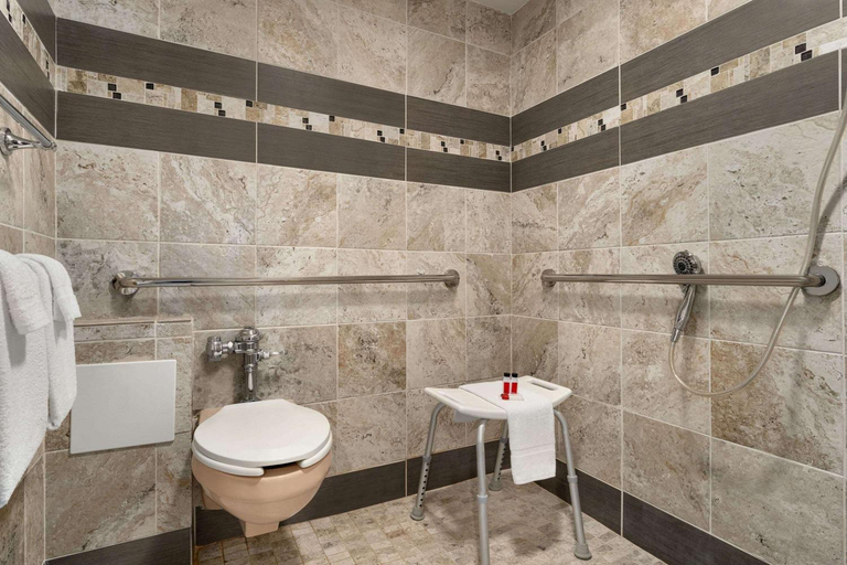 Bathroom 4, Days Inn by Wyndham Tamworth, Carroll
