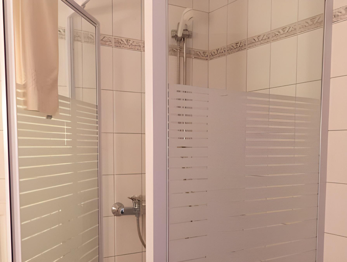 Bathroom 2, Landhotel Lowen, Schwarzwald-Baar-Kreis