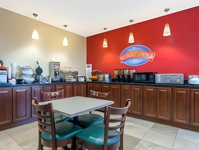 Food & Drinks 4, Spark by Hilton Evansville East, IN, Vanderburgh