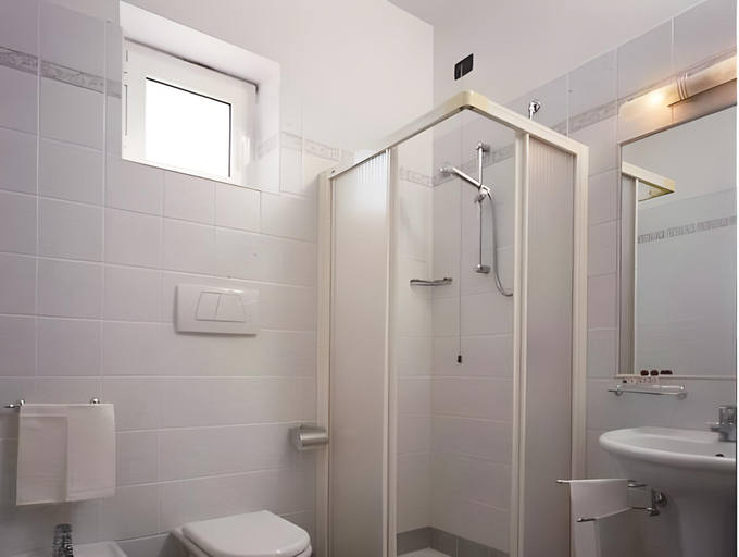 Bathroom 3, ホテル ダ ロベルト, Verona