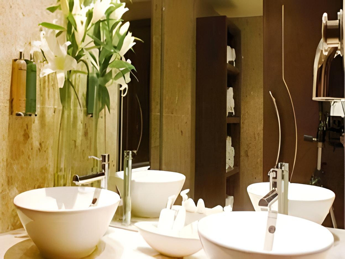 Bathroom 4, Slieve Russell Hotel