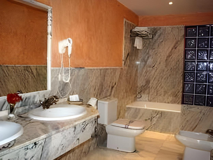 Bathroom 4, Hotel La Torre, Cádiz