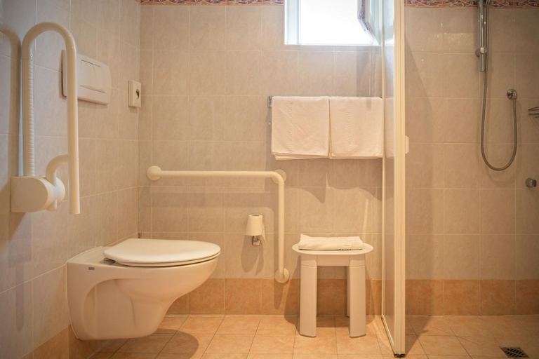 Bathroom 4, Hotel Garni Gruner Baum (Albero Verde), Bolzano