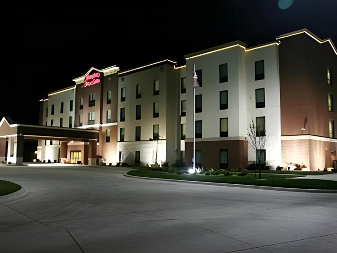 Exterior & Views 1, Hampton Inn & Suites Dodge City, Ford