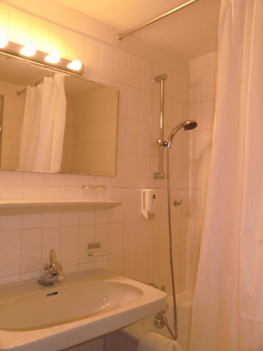 Bathroom 2, Hotel Sonne Lienz, Lienz