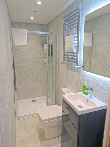 Others 5, Sea Coast Apartment by Seaside Llandudno, Conwy