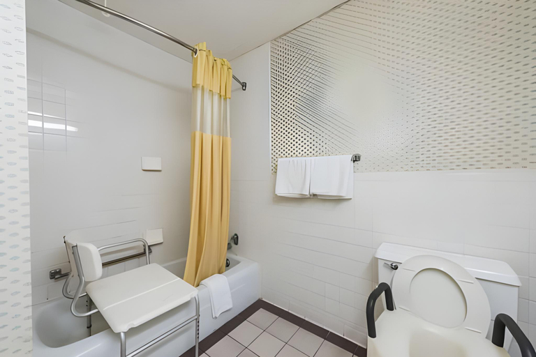 Bathroom 4, USA Inn, Blount
