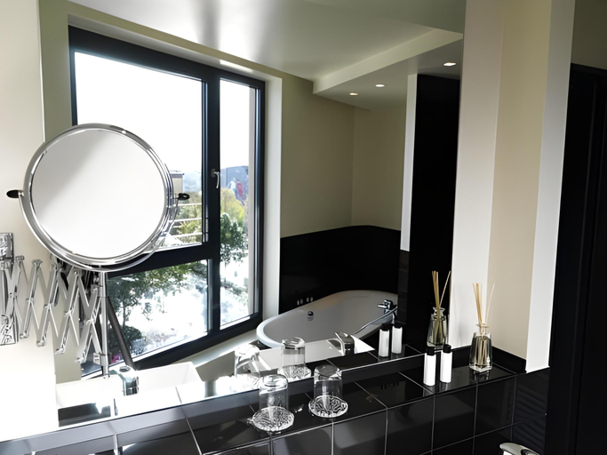 Bathroom 4, The George Hotel, Hamburg