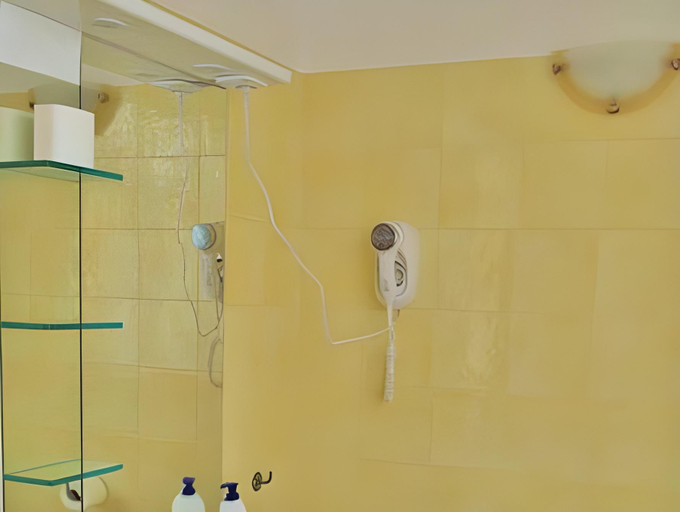 Bathroom 5, Eremes Rooms & Apartments, Cuneo