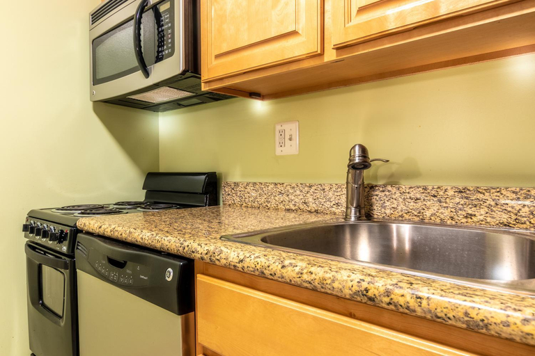 Others 4, Master Suites Hotel, Charles