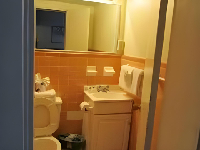 Bathroom 3, Polynesian Oceanfront Hotel, Horry