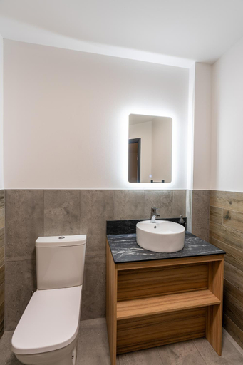 Bathroom 4, Hotel No.9, Derry and Strabane