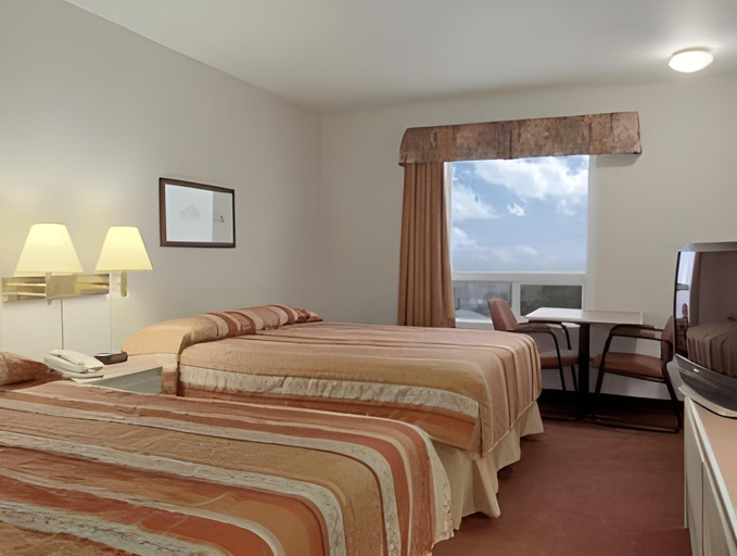 Bedroom 3, Super 8 by Wyndham Yellowknife, Fort Smith