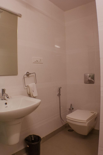 Bathroom 4, The Pioneer, Visakhapatnam