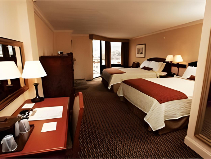 Bedroom 3, Edgewater Hotel and Conference Center, Sevier