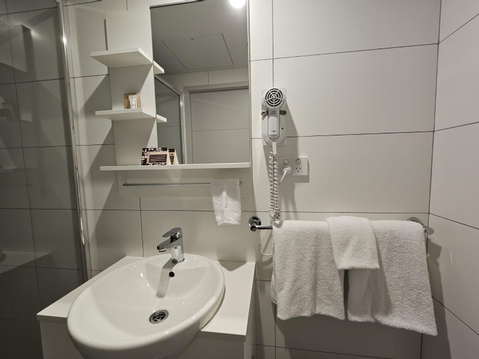 Bathroom 4