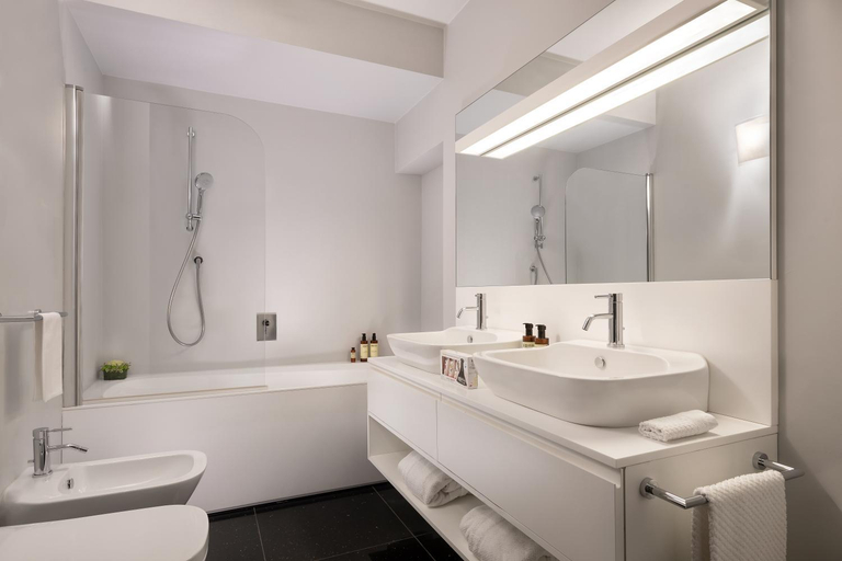 Bathroom 5, Palazzo Scanderbeg, Rome