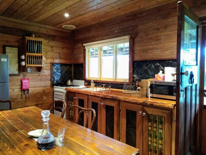 Food & Drinks, Colby Cottages, Wooragee near Beechworth, Indigo - Pt A