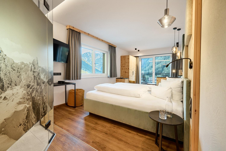 Bedroom 2, Natur Alpin Hotel Feichtner Hof, Landeck