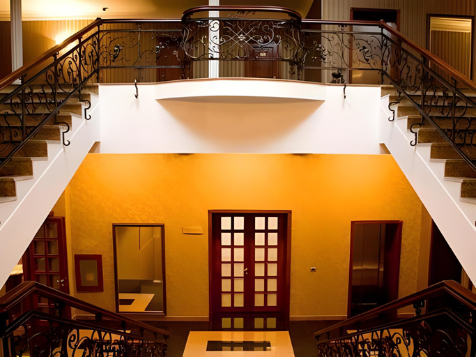 Others 4, Hotel Select, Iasi