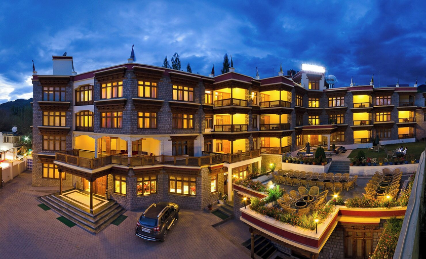 Exterior & Views