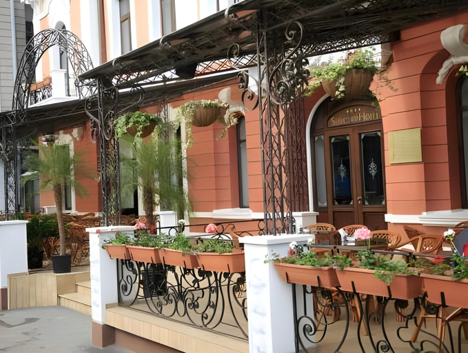 Others 3, Hotel Select, Iasi